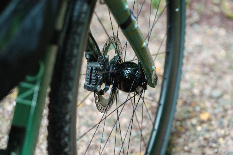 2024 Hunt 40 Carbon Gravel Dynamo wheels