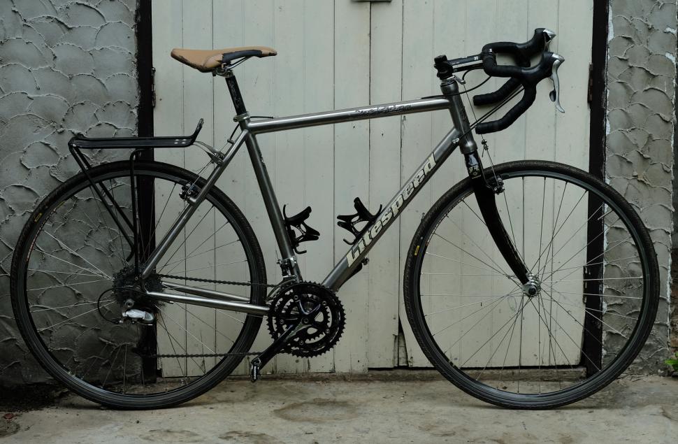 Steve Thomas Litespeed bike Steve Thomas riding mountain pass (credit Steve Thomas - SINGLE USE ONLY)