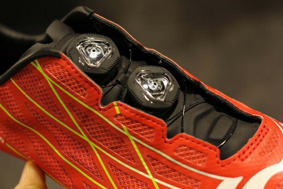 iceBike 2016 - Pearl Izumi Pro Leader Boas.jpg