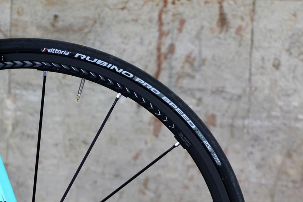 Bianchi Specialissima - rim and tyre
