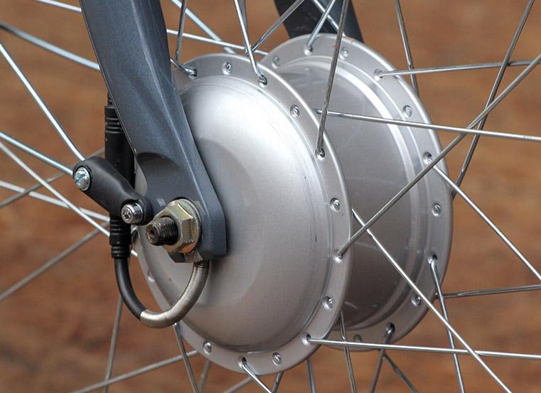Raleigh Velo XC - front hub