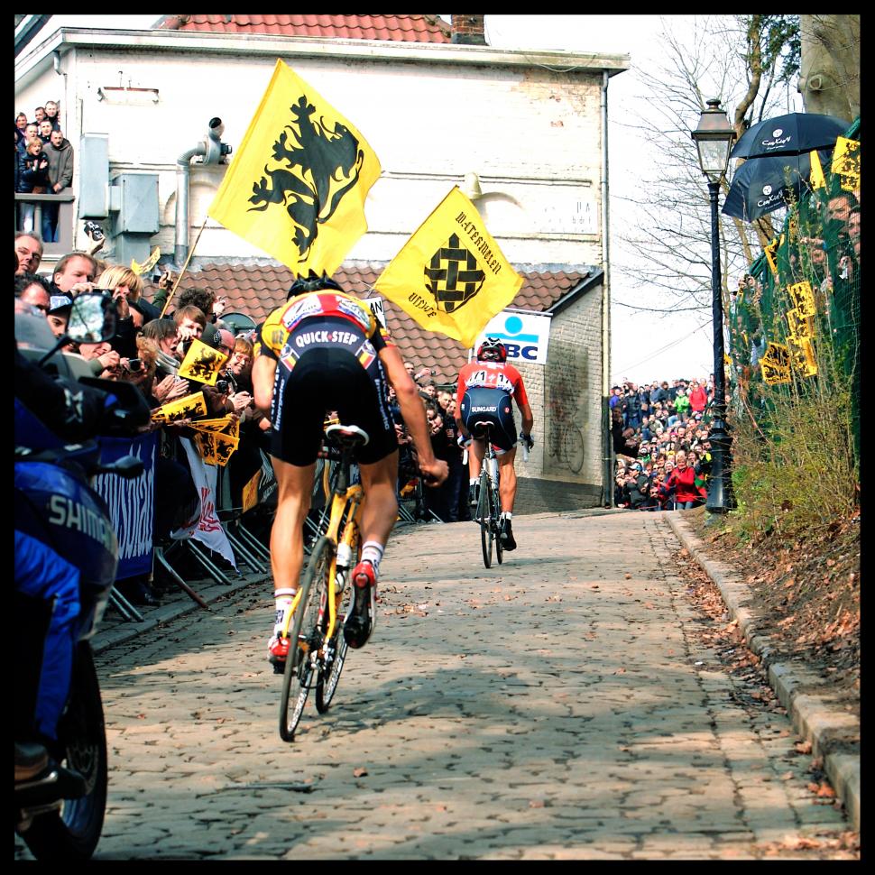 Tour of Flanders 2010_Cancellara_DROPS_Boonen_Muur_cw_&copy;Photopsport Int