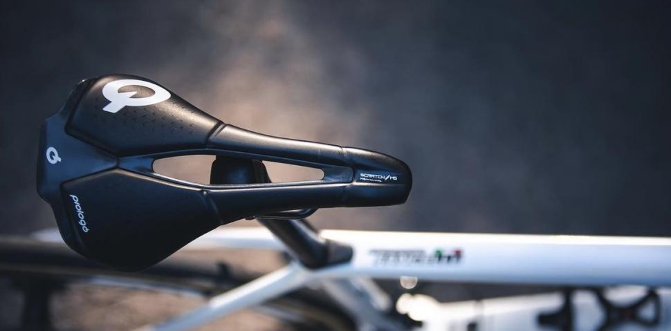 2023 Aurum Magma prologo saddle