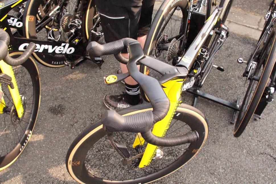 2025 Dauphine Visma-Lease a Bike unreleased Cerv&eacute;lo 1