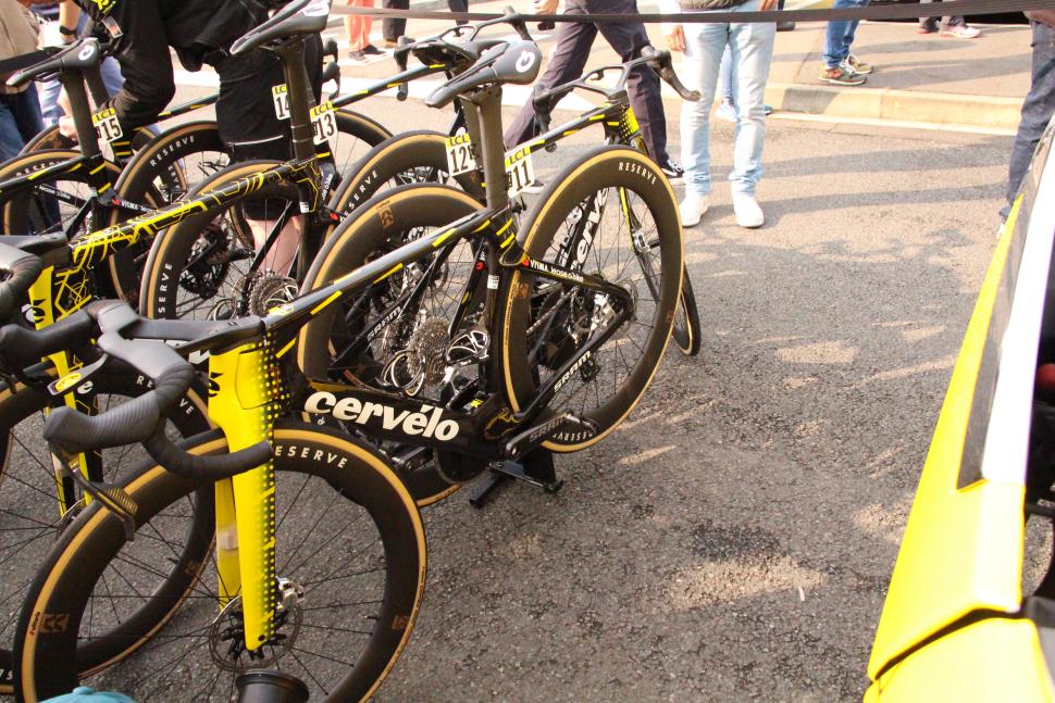 2025 Dauphine Visma-Lease a Bike unreleased Cerv&eacute;lo 4