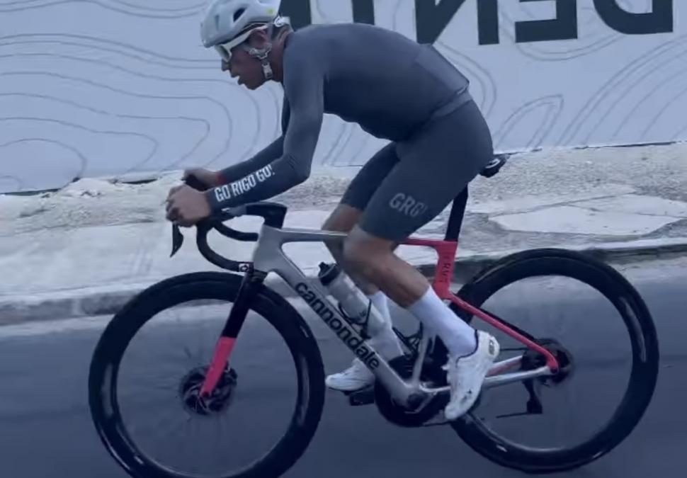 Rigoberto Uran spotted on new Cannondale SuperSix Evo 4