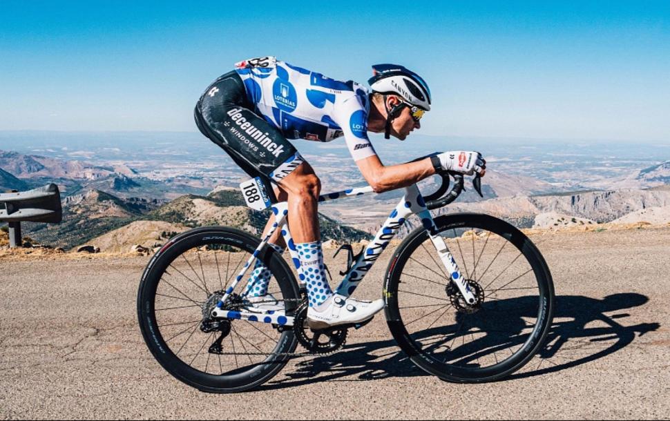 Jay Vine on polka dot 2023 Canyon Ultimate (Jay Vine on Twitter)