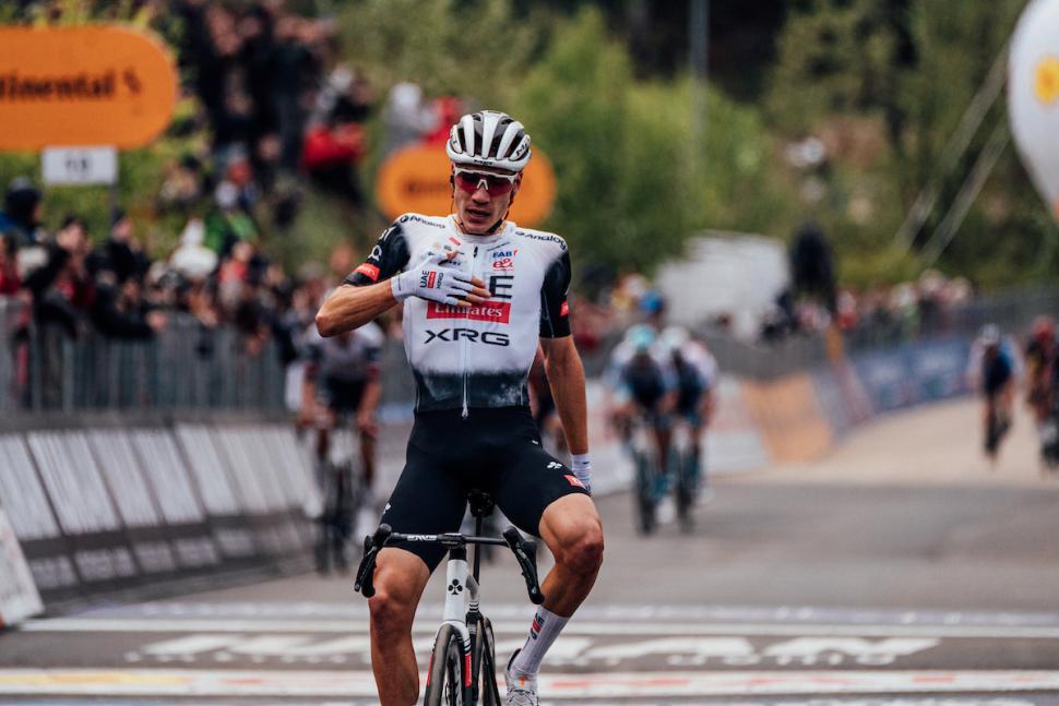 Juan Ayuso wins 2025 Giro d'Italia stage 7