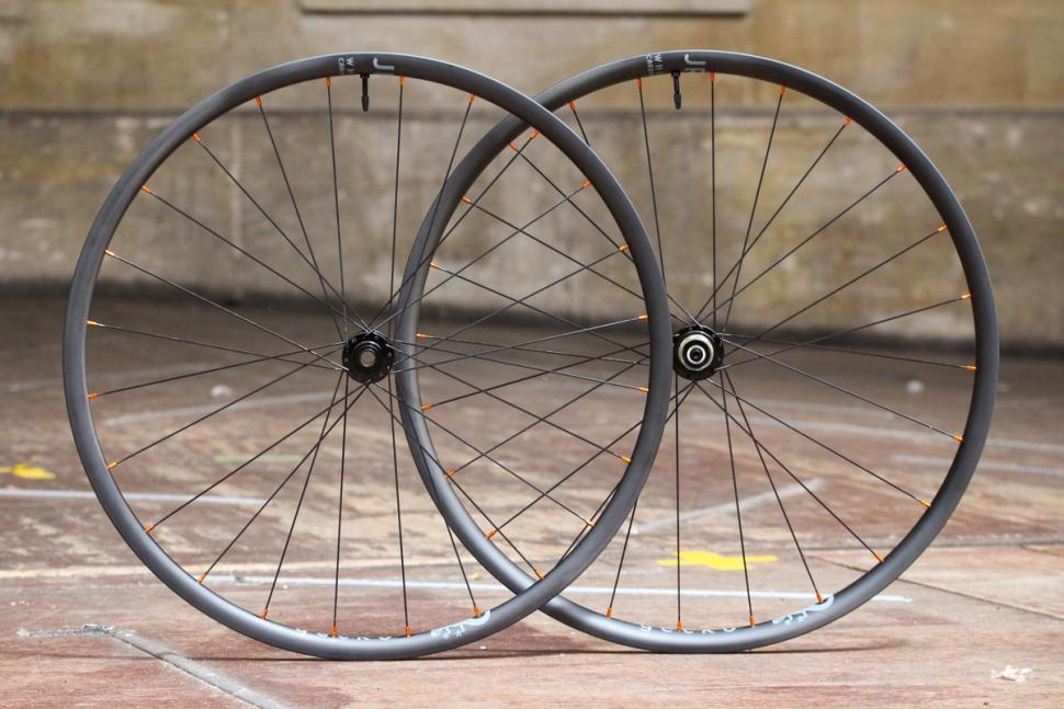 just_riding_along_gecko_carbon_wheelset.jpg