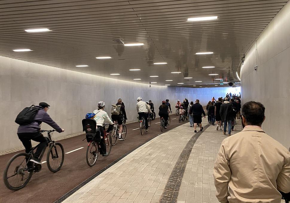 Kaisantunneli pedestrian and bicycle tunnel Helsinki