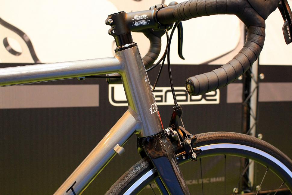 Kinesis Racelight T3 - head tube.jpg