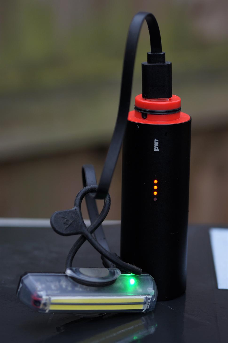 Knog PWR charging LED.JPG