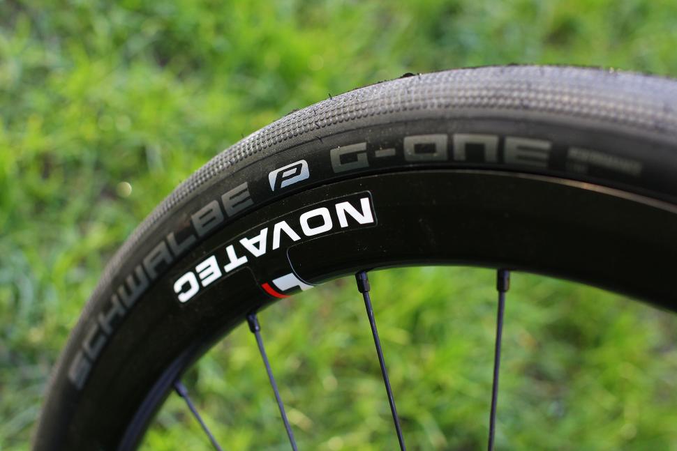 Kona Roadhouse - rim and tyre.jpg