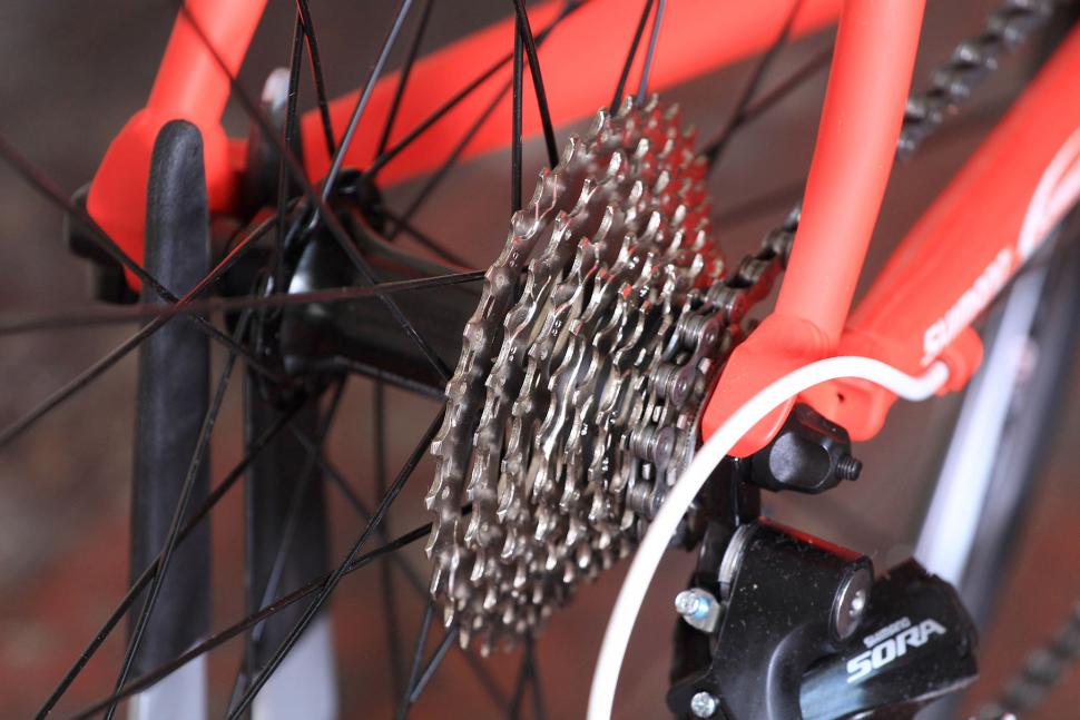 Lapierre Audacio 200 - rear hub and cassette.jpg