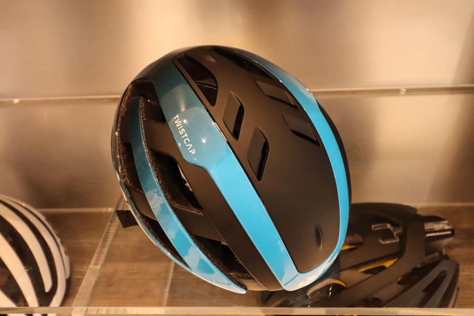 lazer_century_helmet-3.jpg