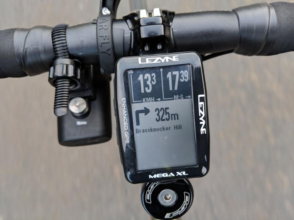Lezyne-Mega-XL-routing-on-unit-2.jpg