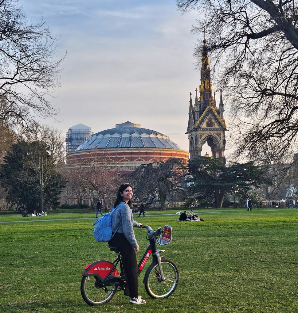 Martin Kemble&rsquo;s shot of his partner Marisa Penagos on a Santander Cycle with the historic Royal Albert Hall
