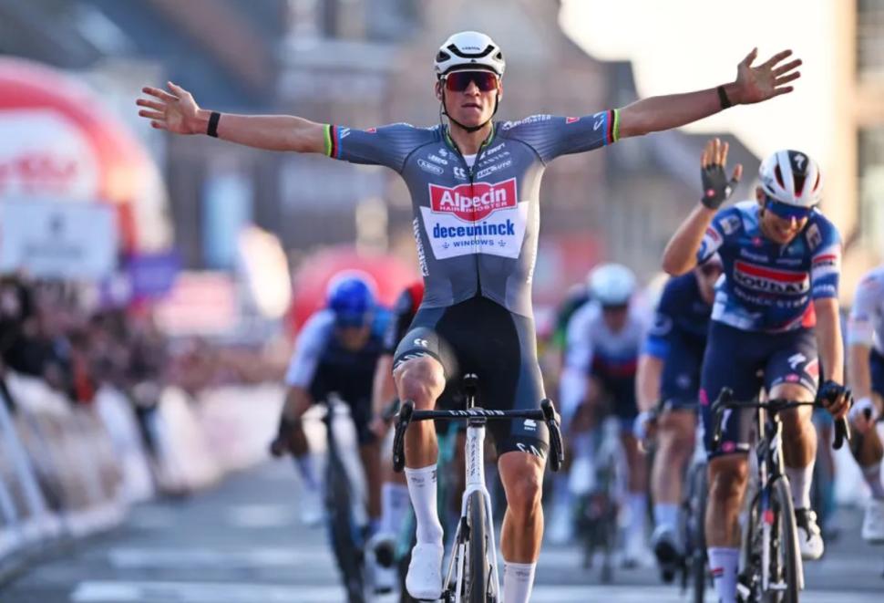 Mathieu van der Poel wins 2025 Le Samyn