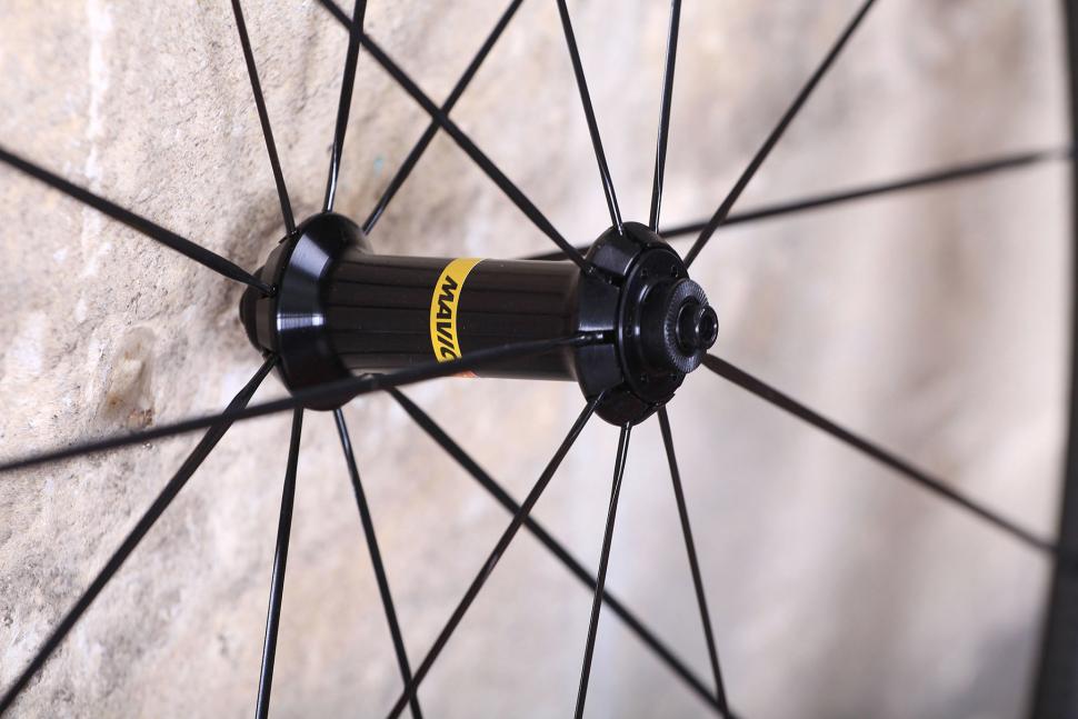 Mavic Cosmic Pro Carbon SL C wheelset - front hub.jpg