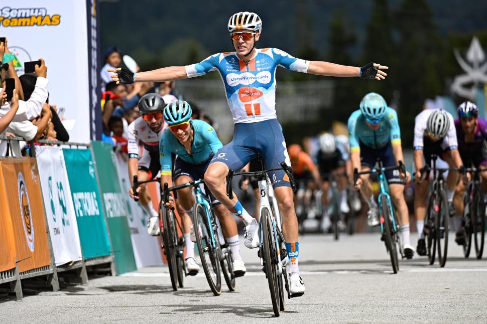 Max Poole takes first professional victory at 2024 Tour of Langkawi (Cor Vos)
