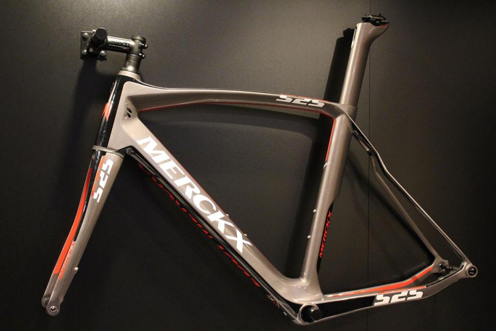 Merckx 525 Disc - full frame (1).jpg