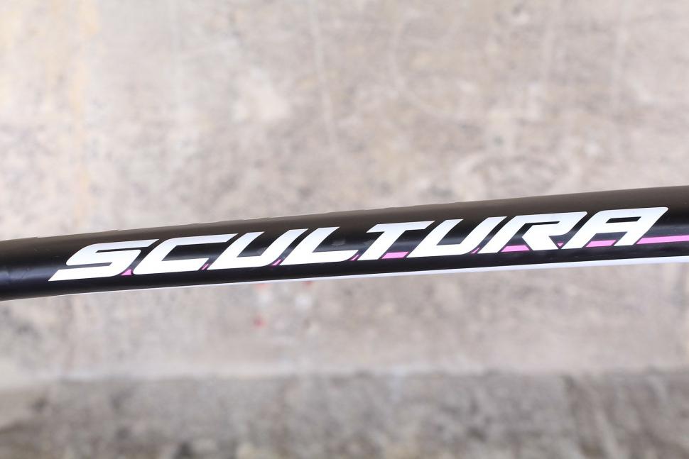Merida Scultura Disc - top tube.jpg