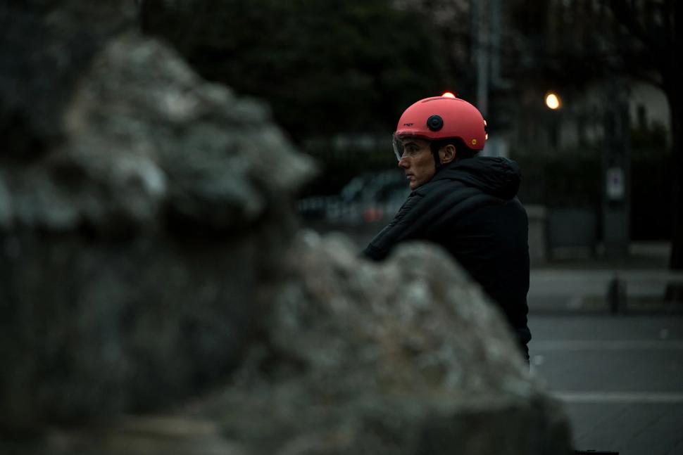 met-vibe-on-mips-urban-helmet-brain-protection-system