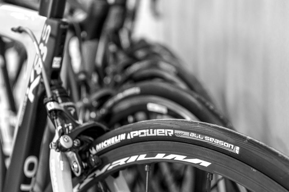 michelin power tyres11.jpg