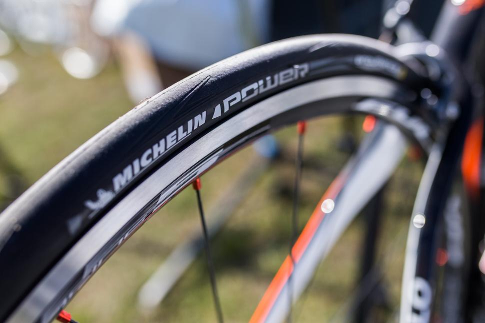 michelin power tyres14.jpg