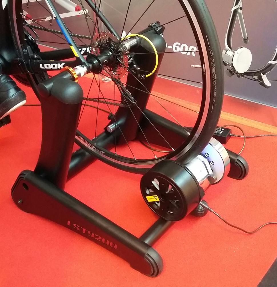 Minoura smart trainer.jpg