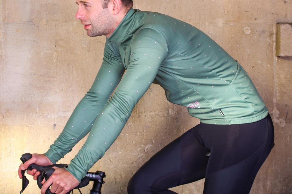 Morvelo Merino Pimento jersey - riding.jpg