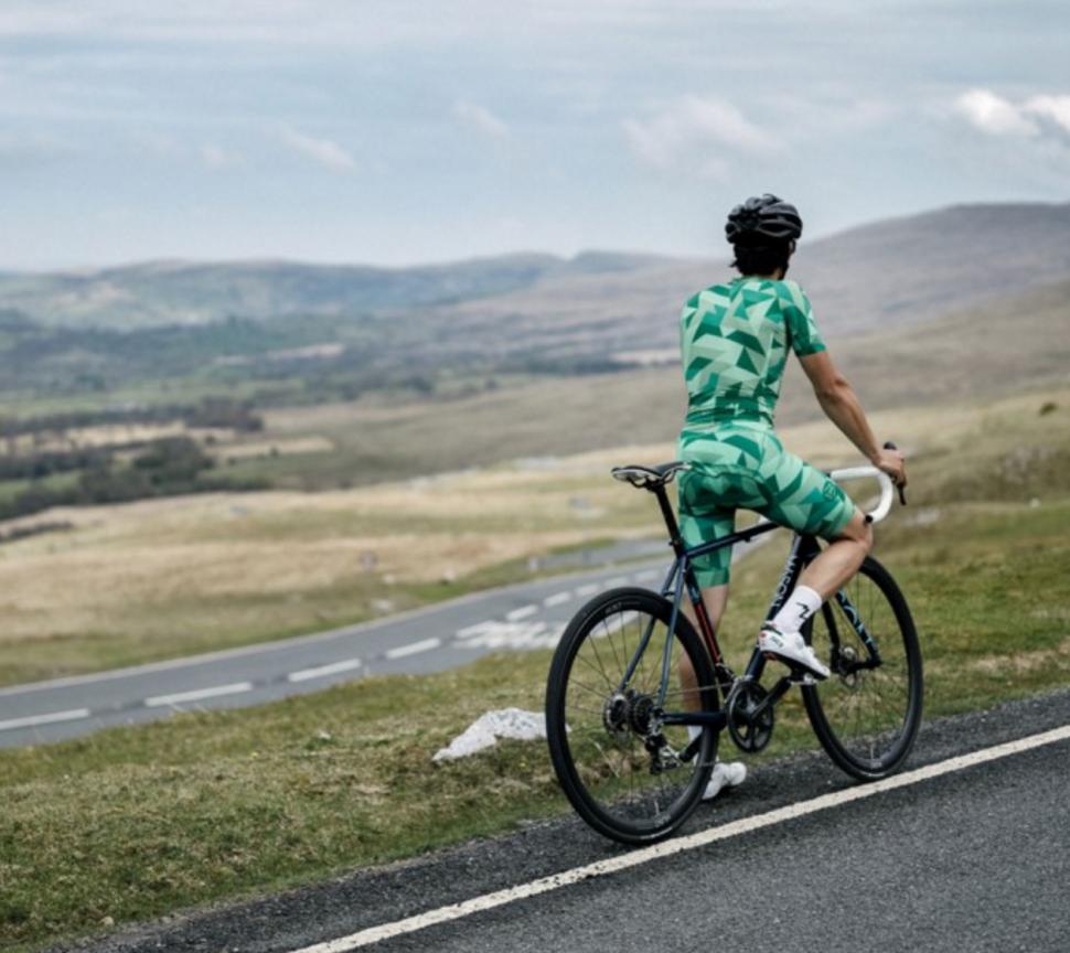 morvelo mono speedsuit 4.png