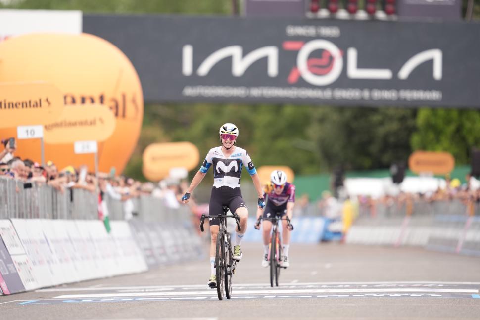 Liane Lippert beats Anna van der Breggen, stage 8, 2025 Giro d'Italia Women