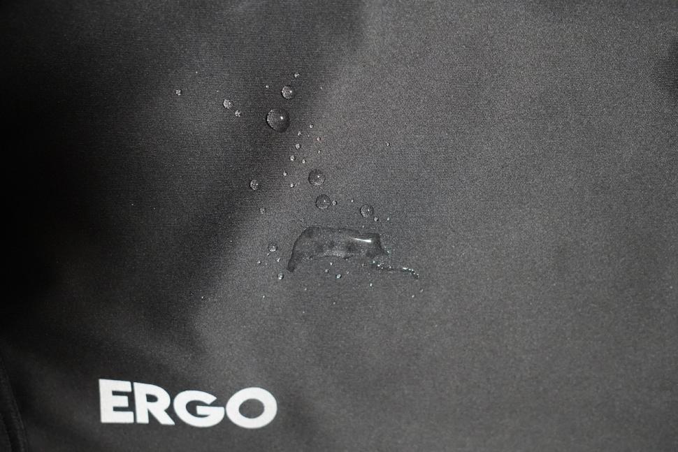 Nalini Ergo Shield Jacket water beading.jpg
