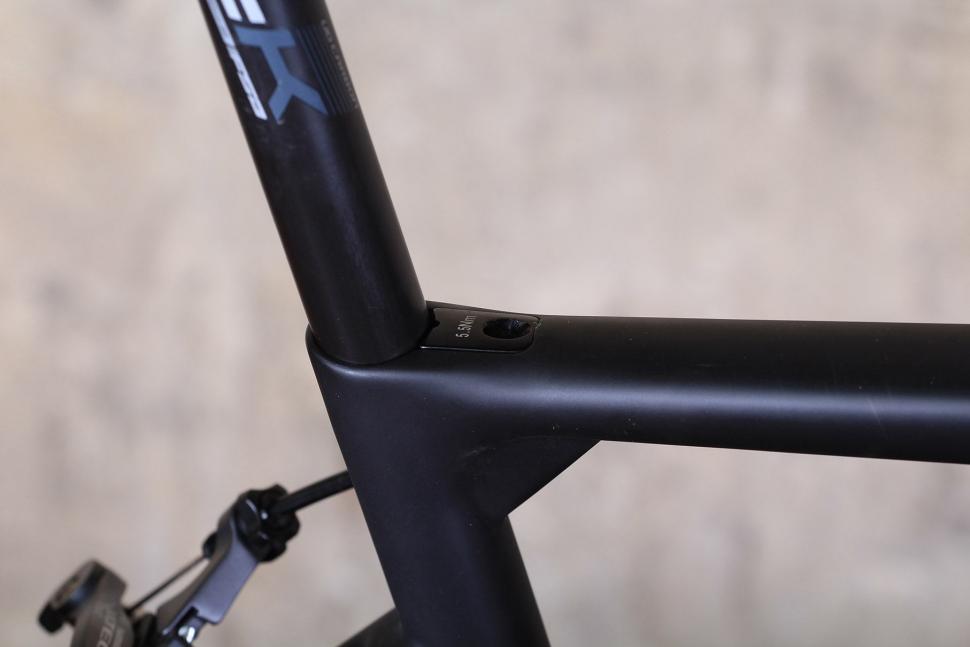 Neil Pryde Bura SL - seat post clamp.jpg
