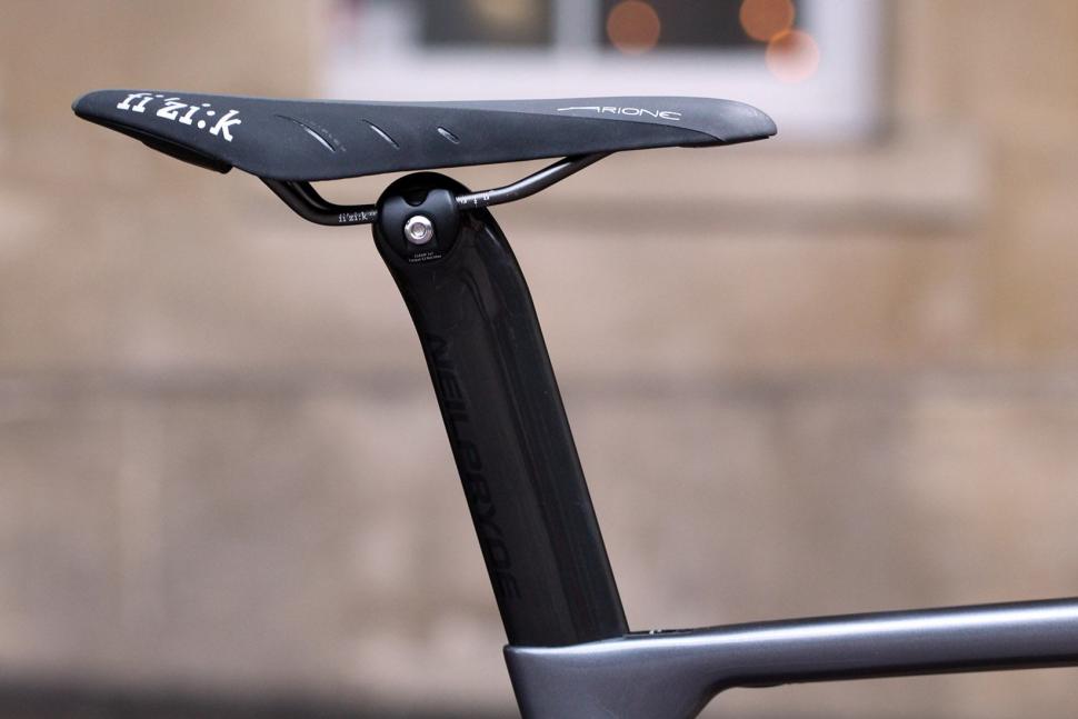 Neil Pryde Nazare SL - saddle and post.jpg