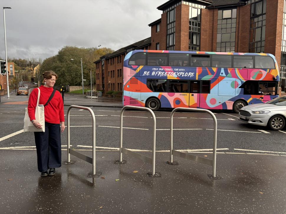 New tall cycle parking stands in Glasgow (Thomas Cornwallis, Twitter)