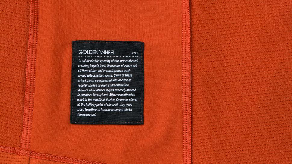 2021 Rapha Nomad Long Sleeve Technical T-Shirt_Rooibos Tea_Detail_4-Web-16x9-Final