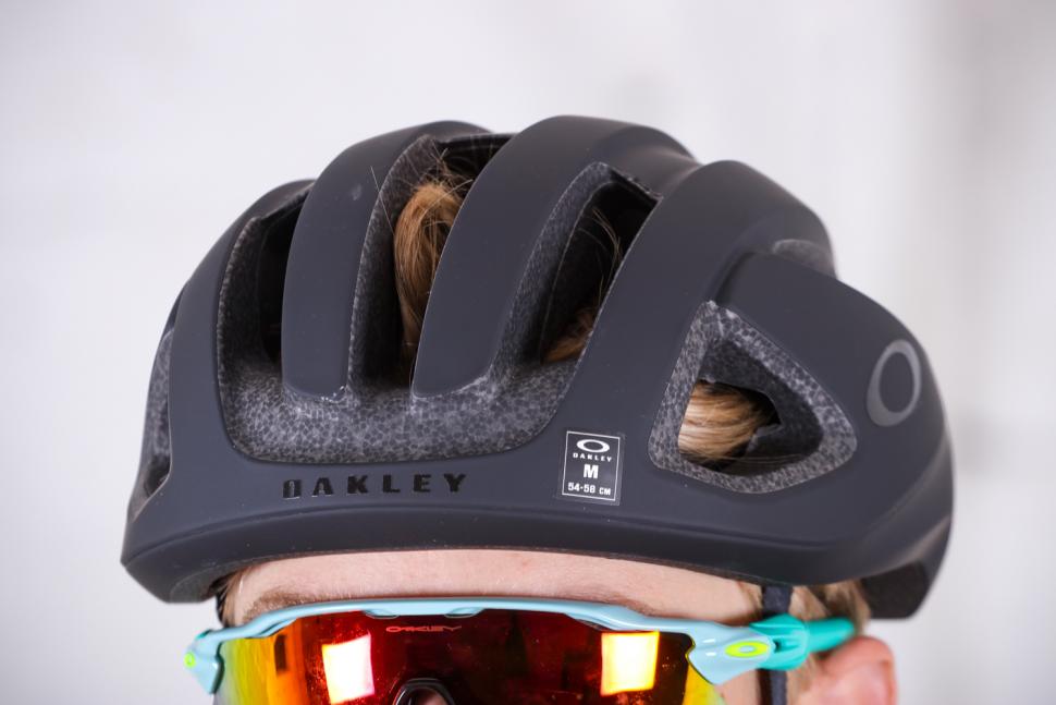 Oakley Aro3 helmet - front.jpg