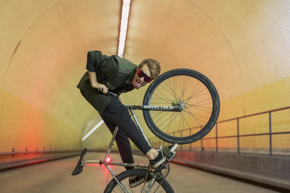OAKLEY SUTRO LIFESTYLE IMAGE (3).jpg
