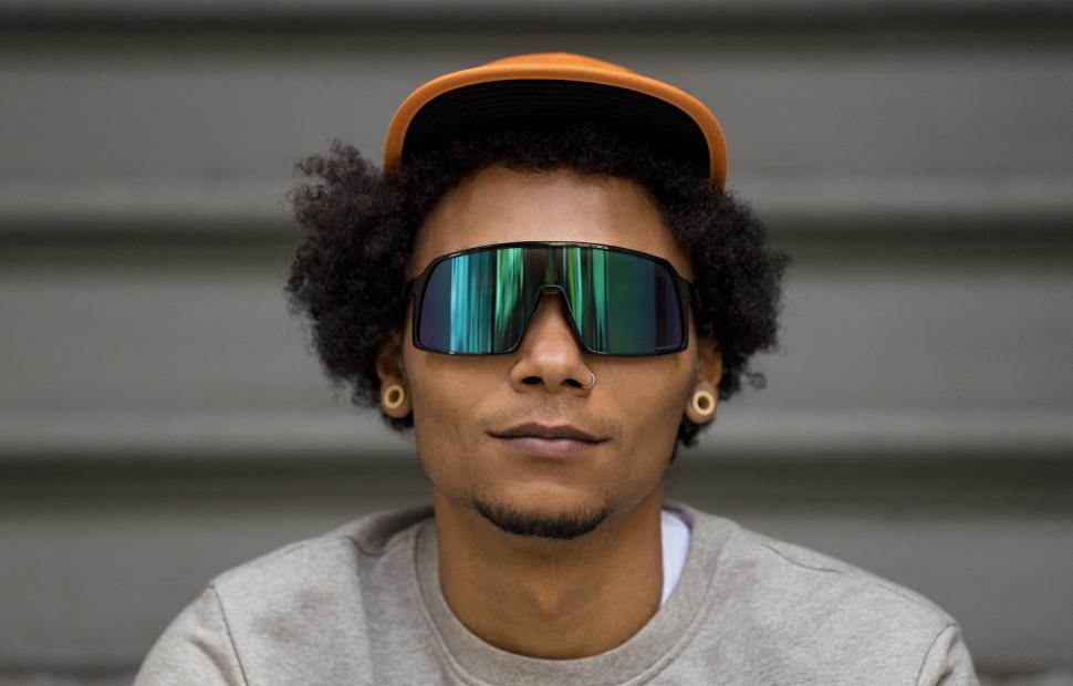 OAKLEY SUTRO LIFESTYLE IMAGE (7).jpg
