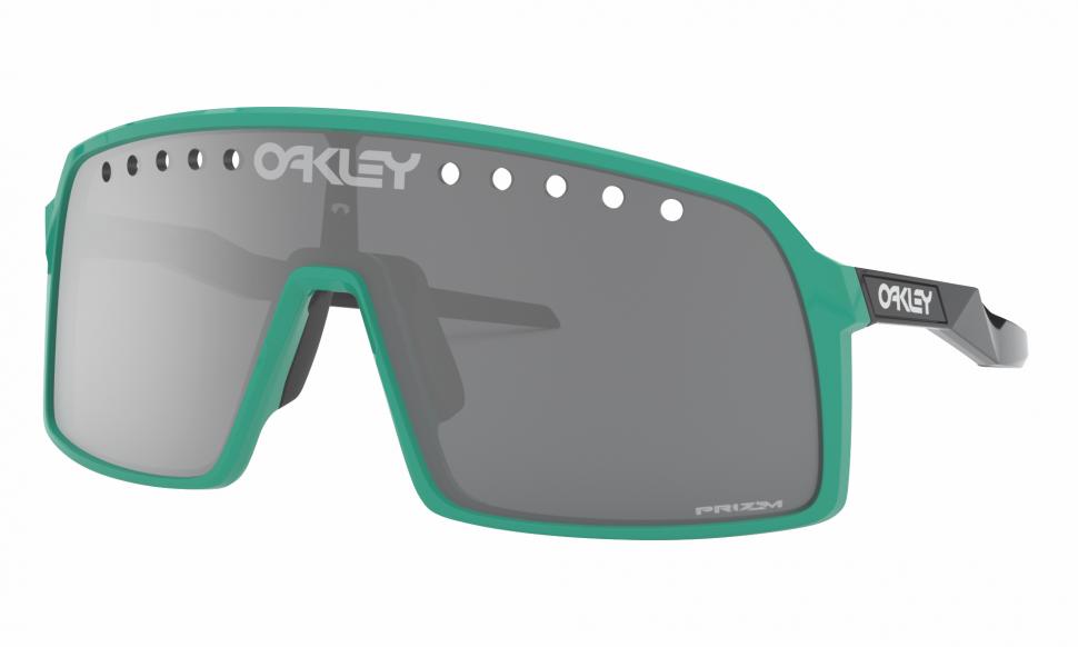 Oakley_oo9406-1437_sutro-eyeshade_celeste-black-prizm-black_001