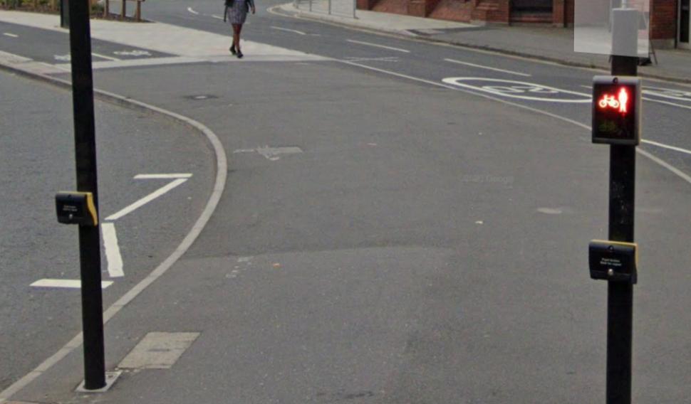 old market roundabout cyclist crossing signs.PNG