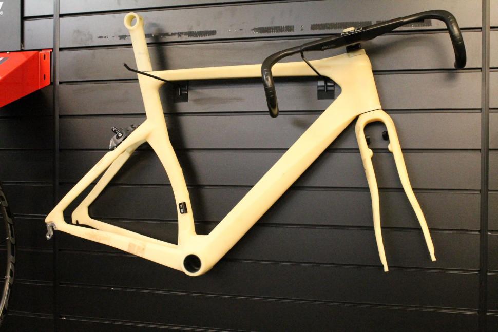 Orro aero road bike 2017 - 1.jpg