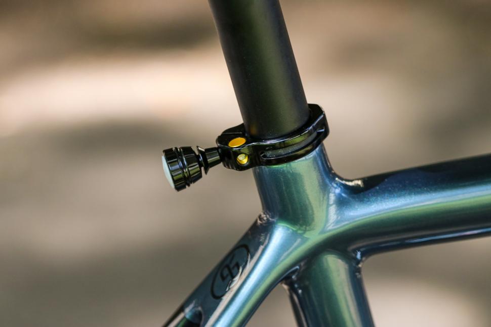 Orro Pyro Evo 105 Hydro - seat post collar and light.jpg