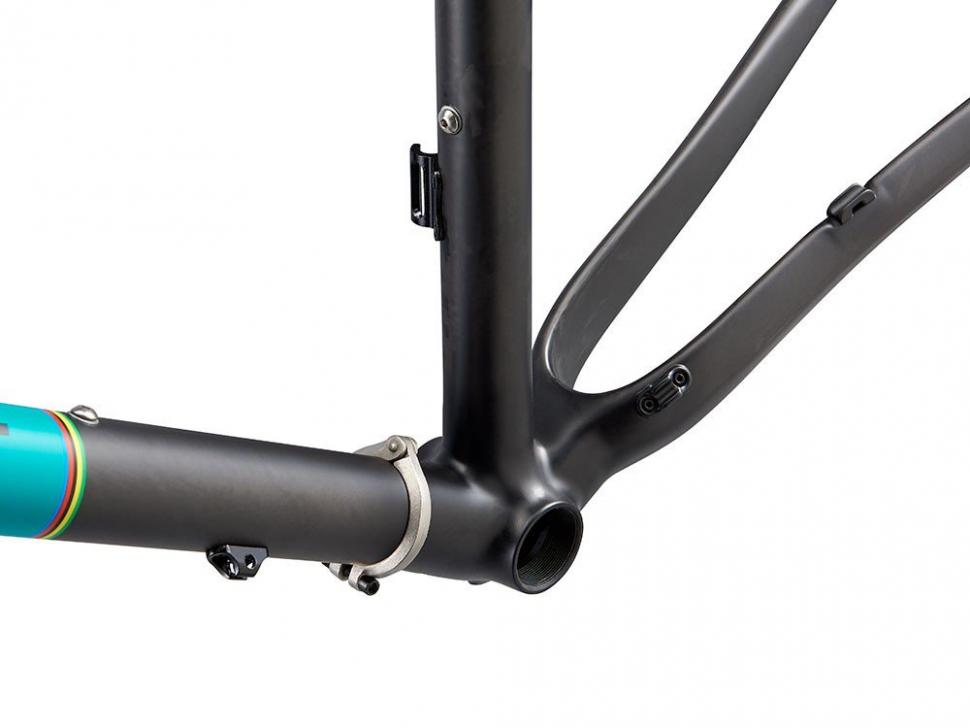 outback-carbon-break-away-bottom-coupler.jpg