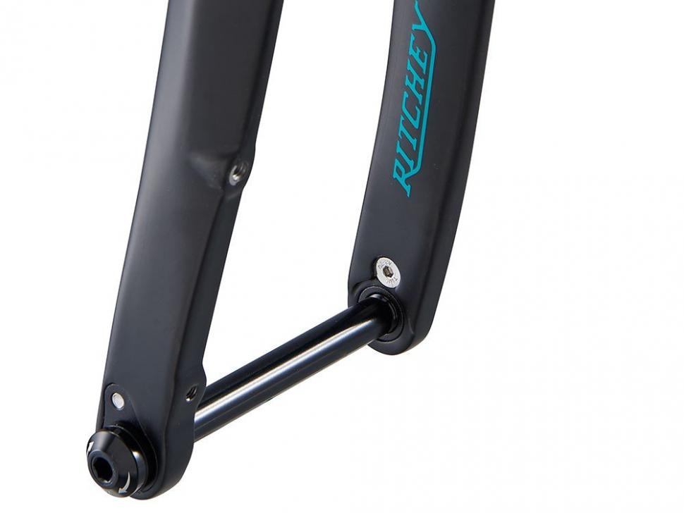outback-carbon-break-away-fork.jpg