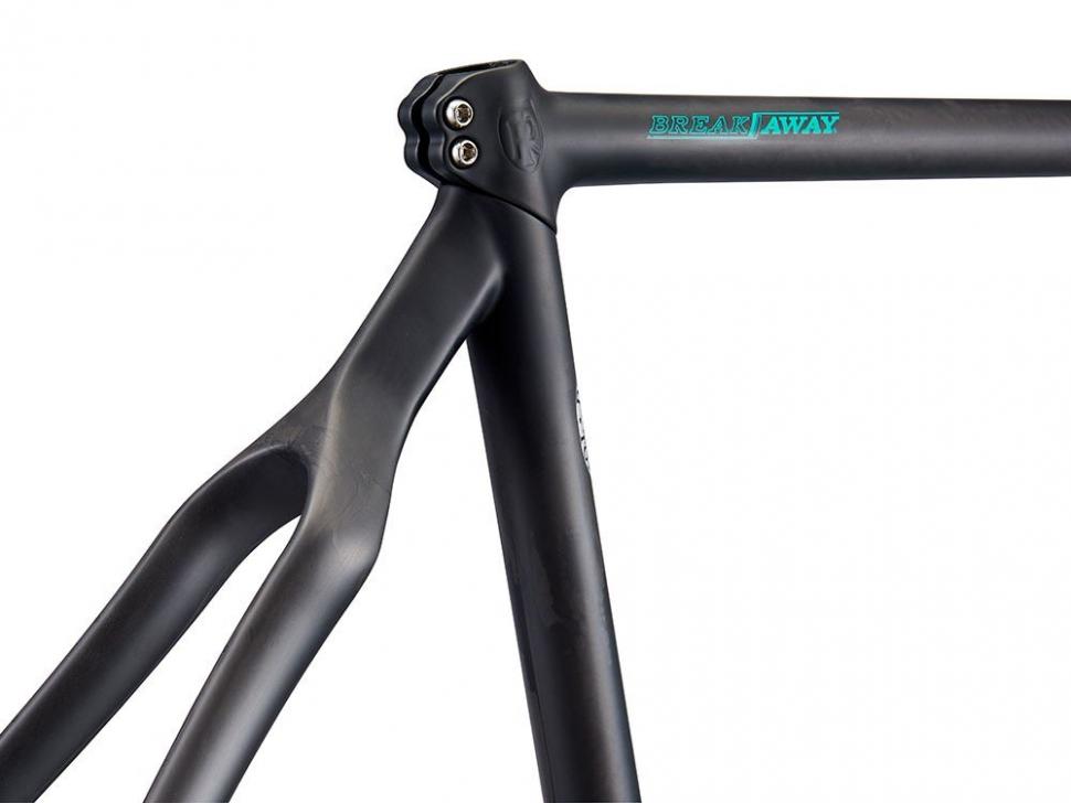 outback-carbon-break-away-top-coupler.jpg