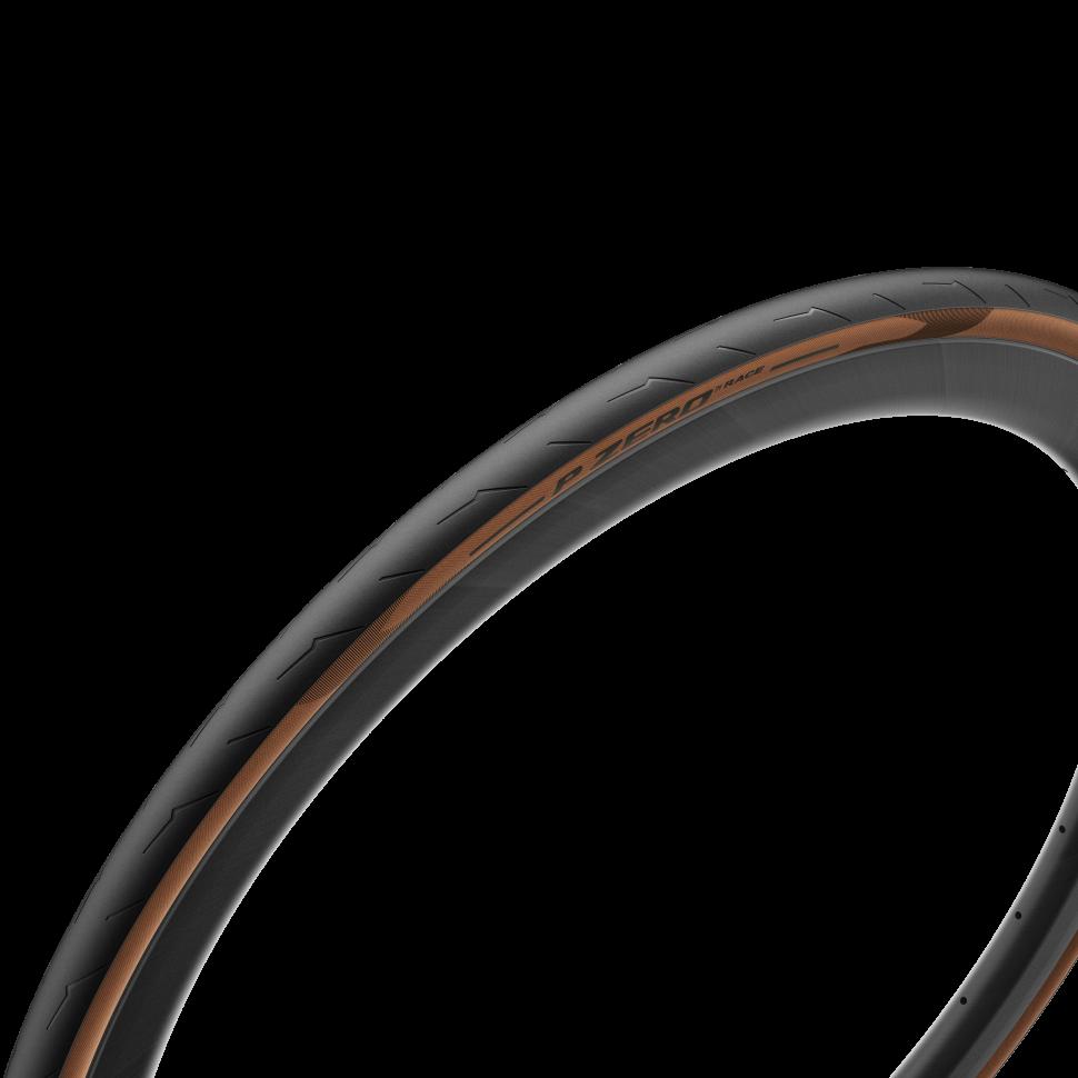 2021 P ZERO RACE Classic - tread 1