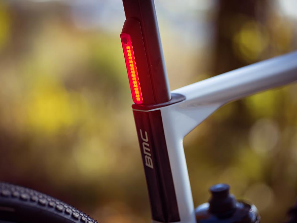 2023 BMC Roadmachine 01 AMP X One integrated light